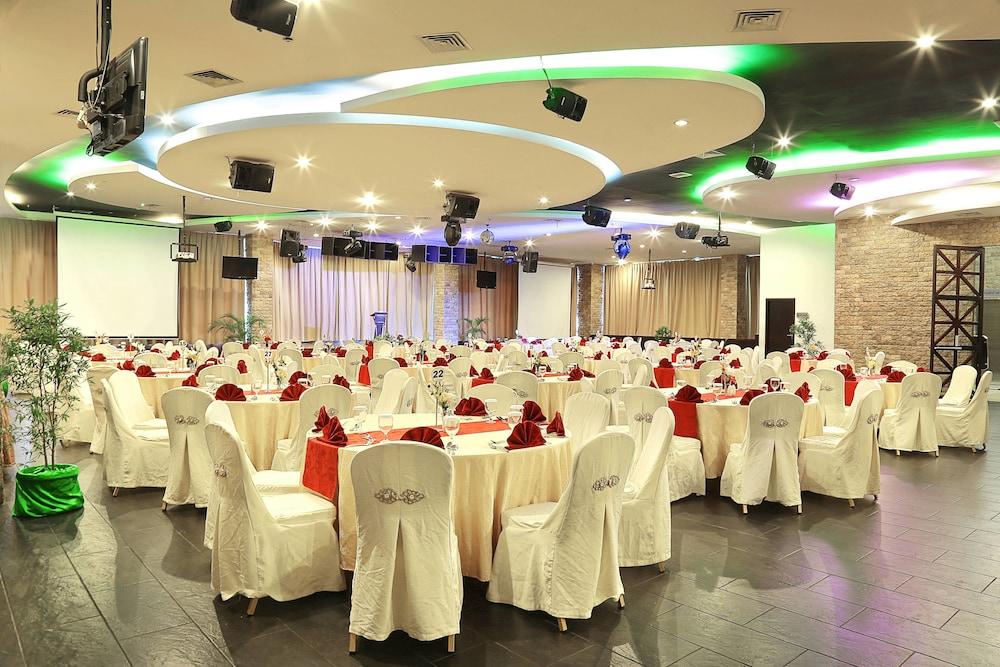 Aston Jayapura Hotel And Convention Center Buitenkant foto
