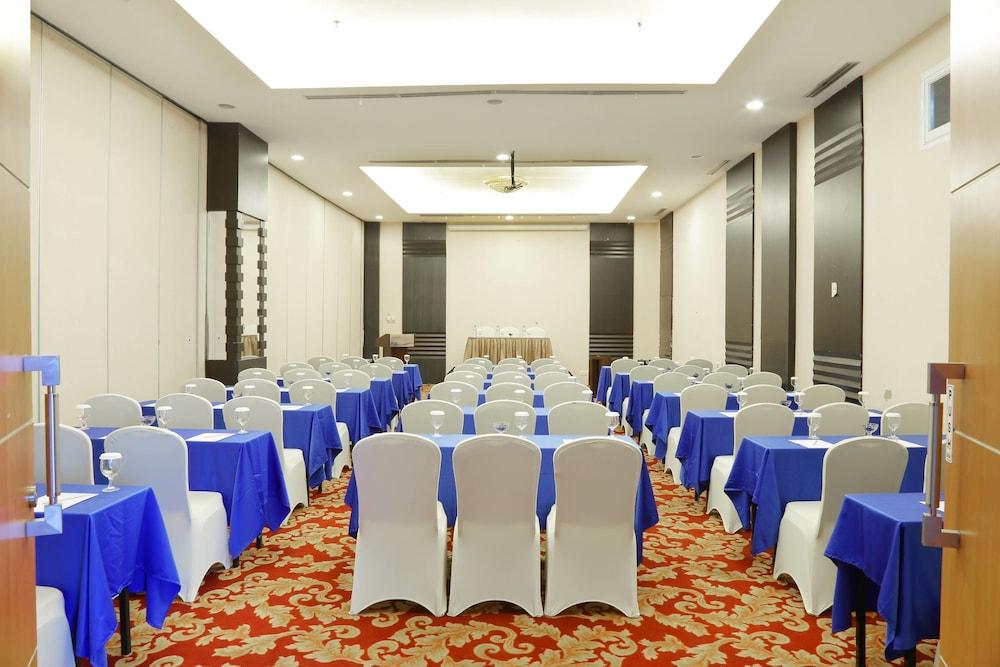 Aston Jayapura Hotel And Convention Center Buitenkant foto