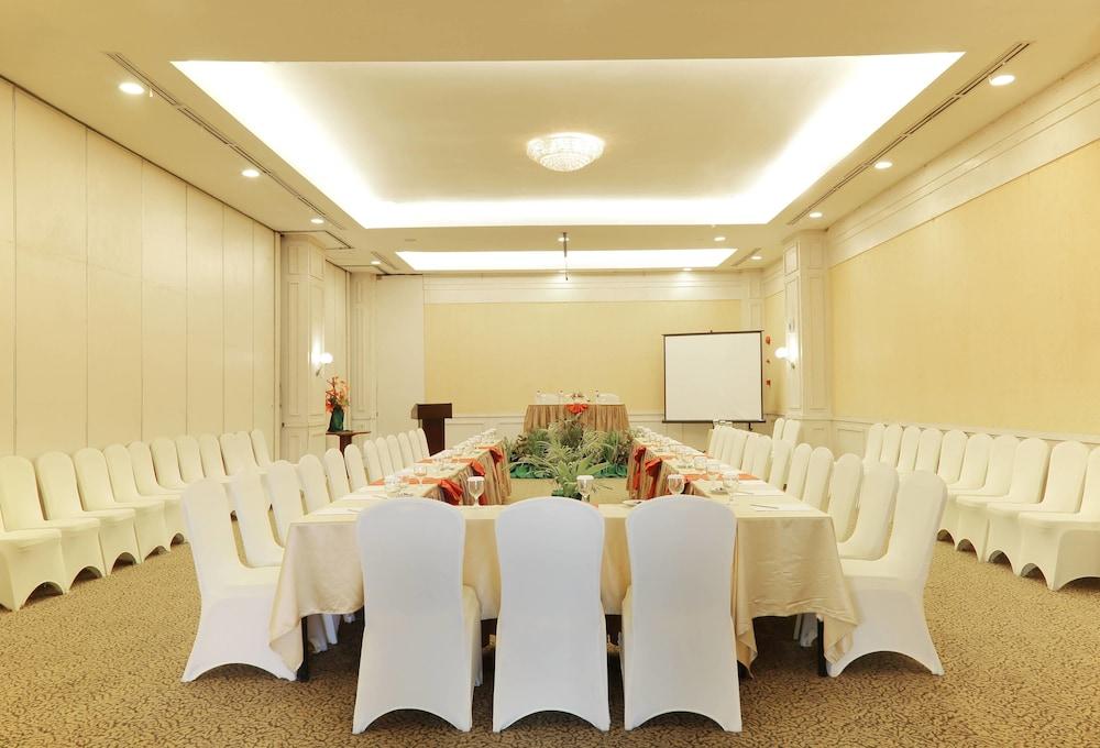 Aston Jayapura Hotel And Convention Center Buitenkant foto