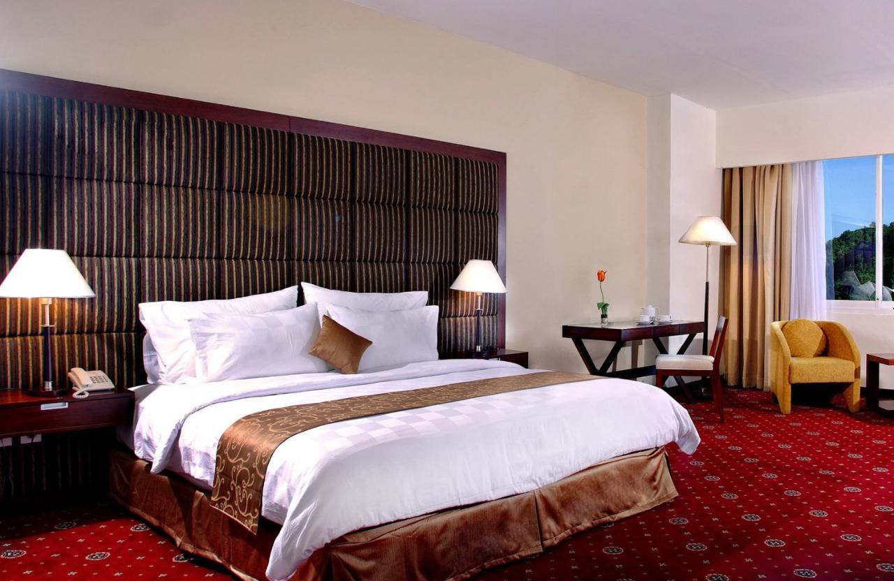 Aston Jayapura Hotel And Convention Center Buitenkant foto