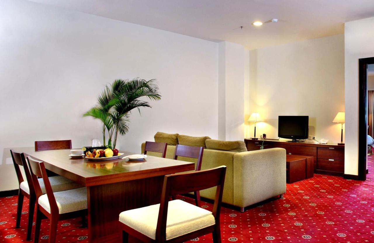 Aston Jayapura Hotel And Convention Center Buitenkant foto