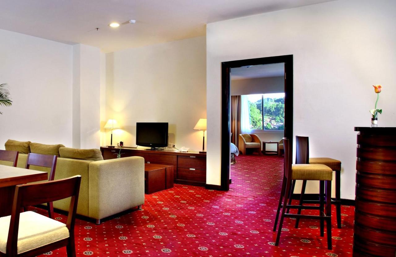 Aston Jayapura Hotel And Convention Center Buitenkant foto