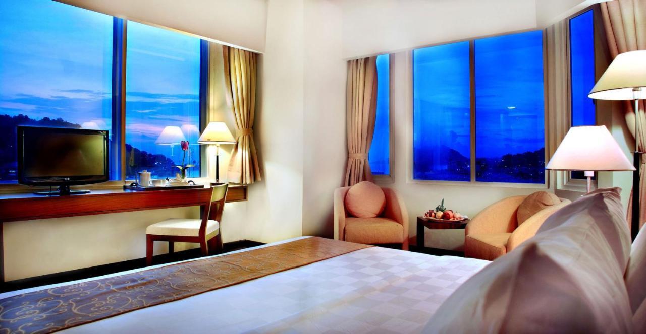 Aston Jayapura Hotel And Convention Center Buitenkant foto