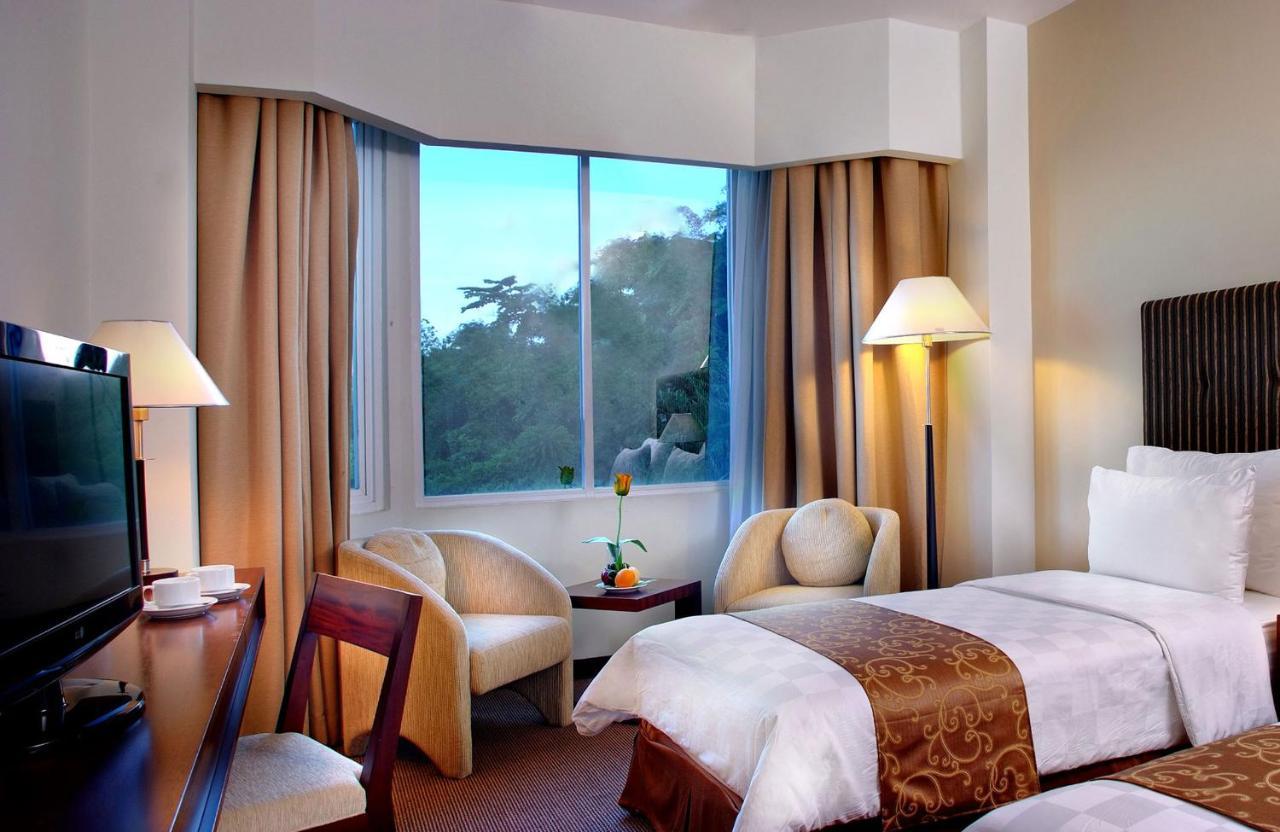 Aston Jayapura Hotel And Convention Center Buitenkant foto