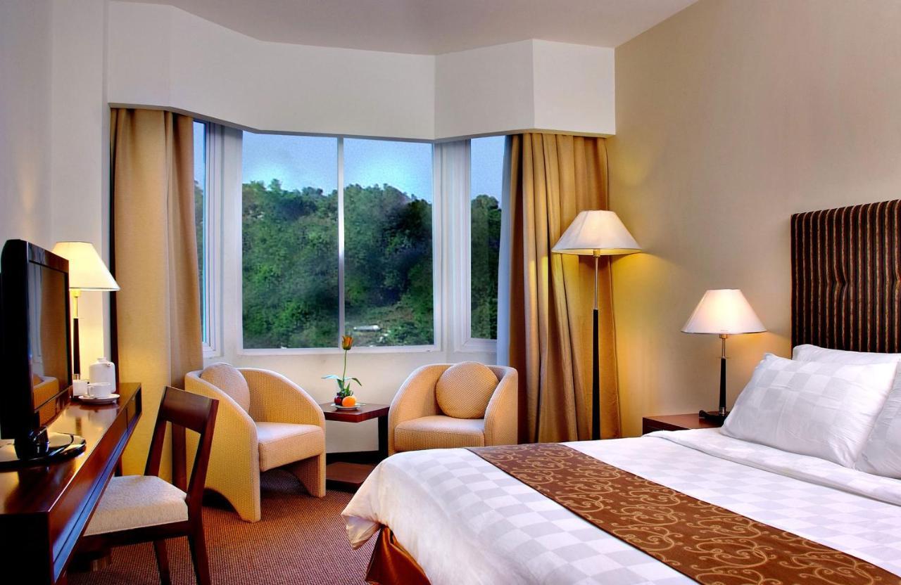 Aston Jayapura Hotel And Convention Center Buitenkant foto