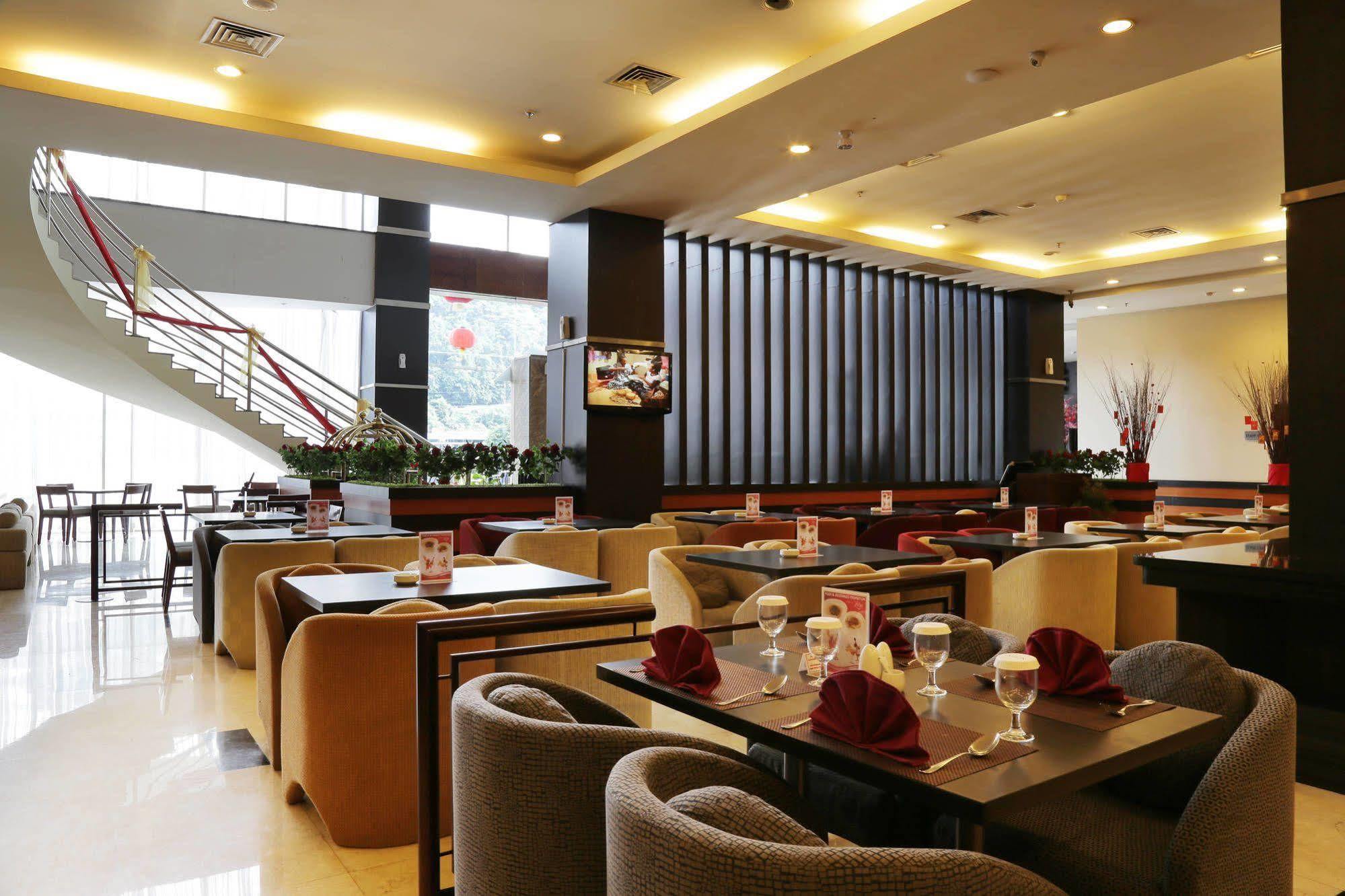 Aston Jayapura Hotel And Convention Center Buitenkant foto